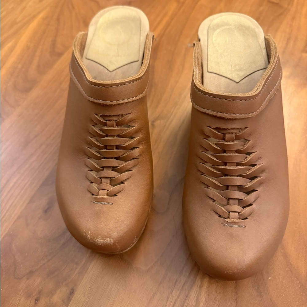 No. 6 Tan Leather Clogs 
Size 6